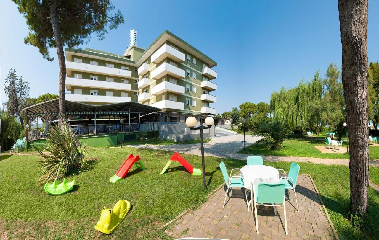 Hotel Smeraldo Giulianova Eksteriør bilde