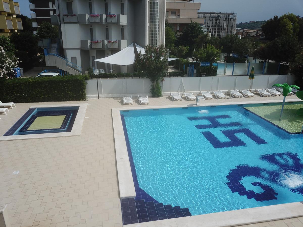 Hotel Smeraldo Giulianova Eksteriør bilde
